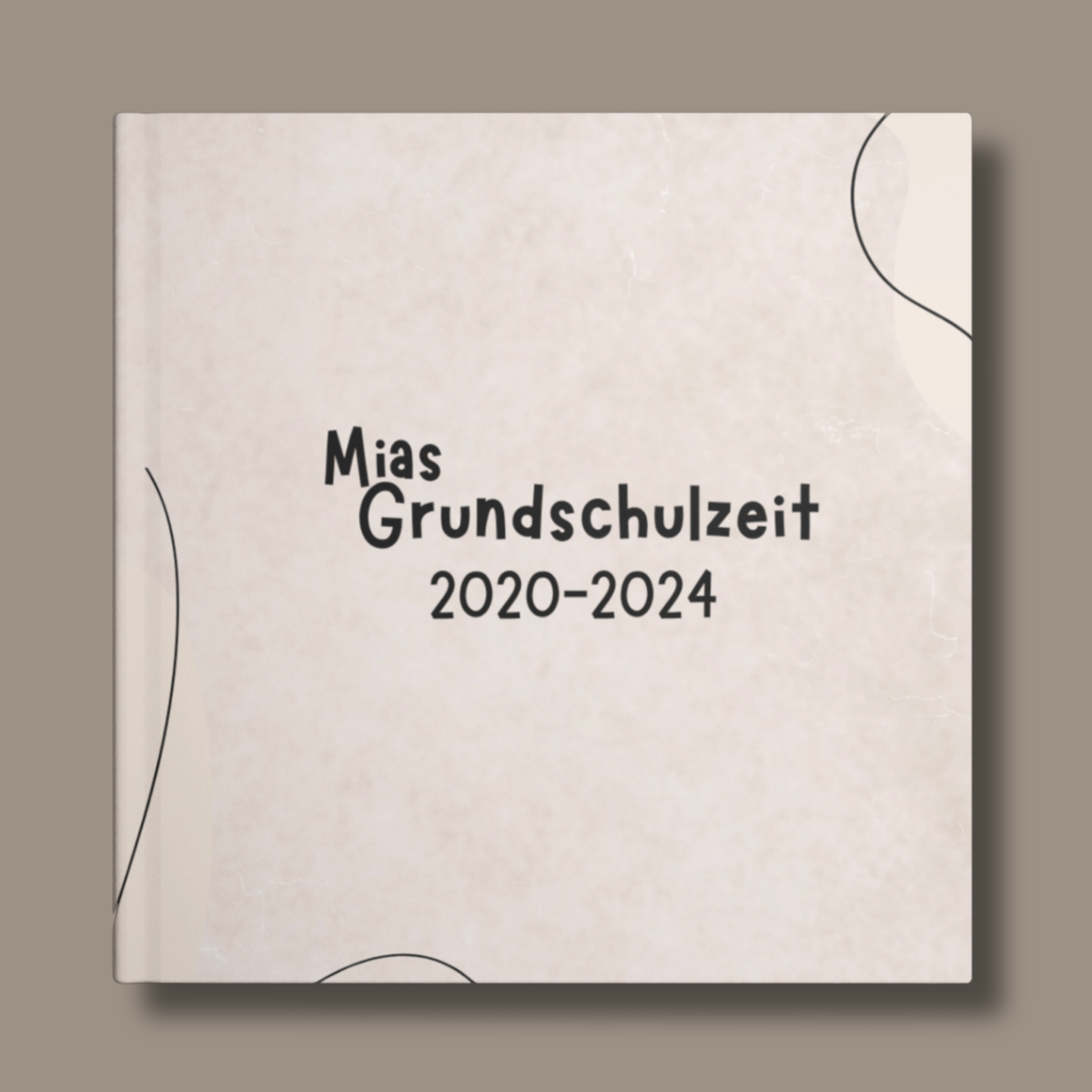Personalisiertes Grundschul-Erinnerungsbuch in Beige-Creme mit Name und Schuljahren auf dem Cover