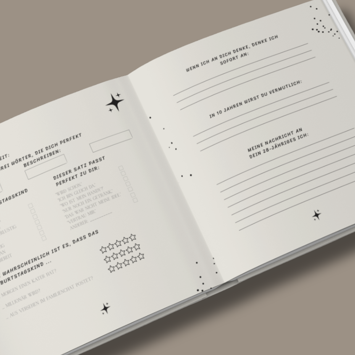Aufgeschlagenes Nyra Gästebuch zum 18. Geburtstag mit Fragen, Ankreuzfeldern und Platz für persönliche Antworten