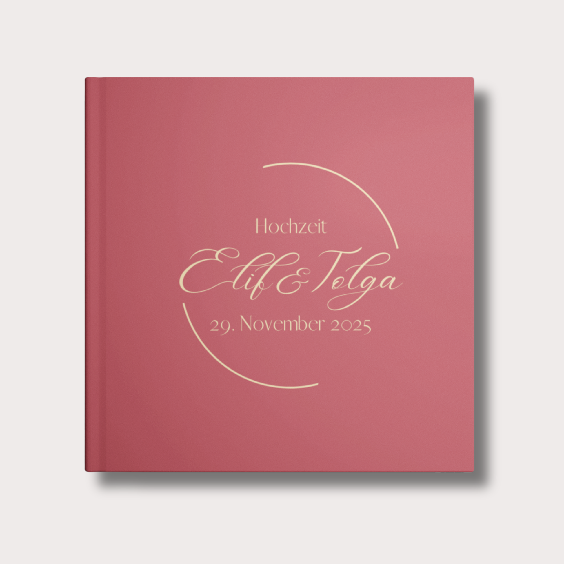 Rotes Hochzeitsalbum, personalisiert mit Namen und Datum, elegantes Hardcover auf 170g Recyclingpapier.