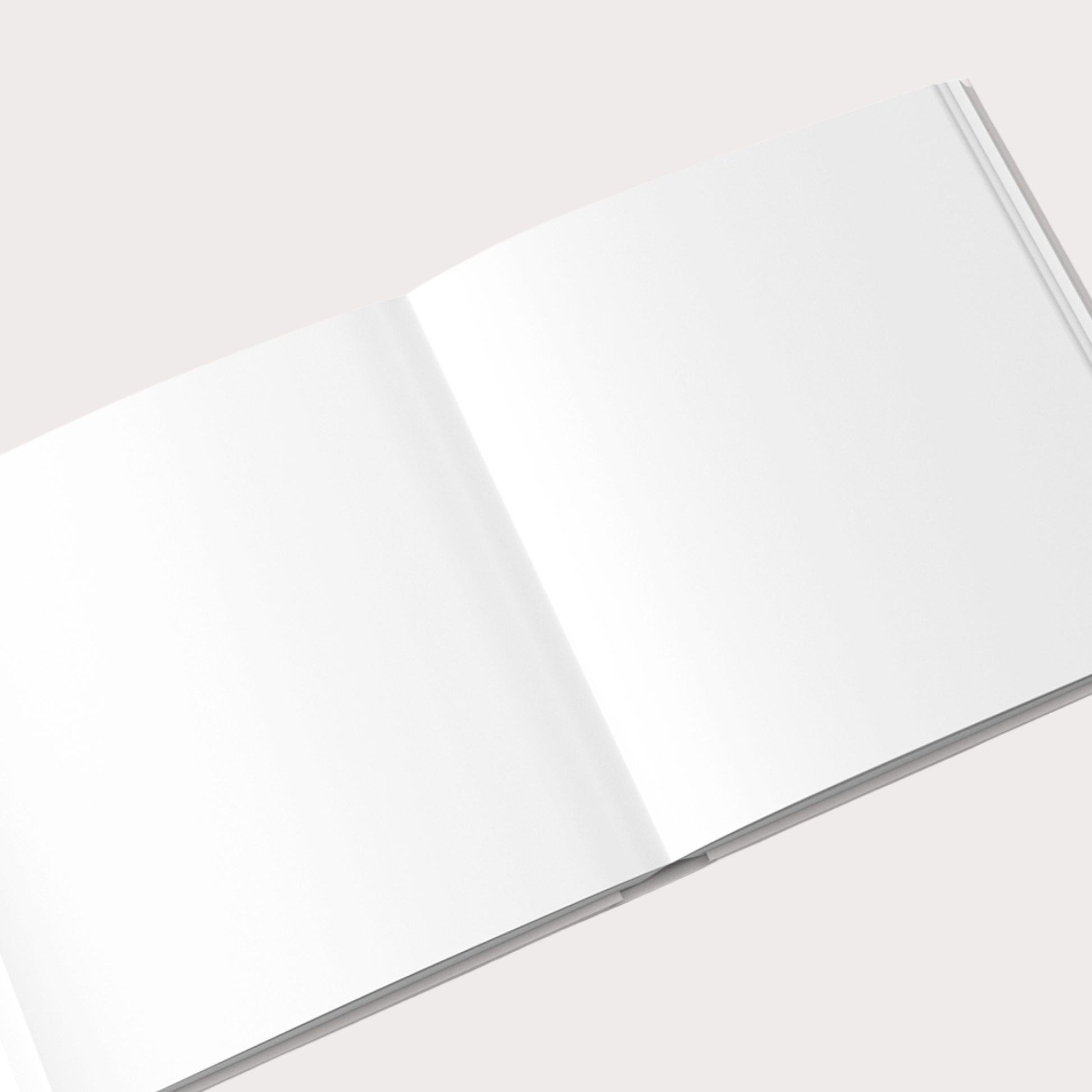 Weiße, blanko Innenseiten eines quadratischen Hardcover-Buchs, geeignet zum Einkleben von Fotos, Schreiben von Briefen oder persönlichen Erinnerungen.