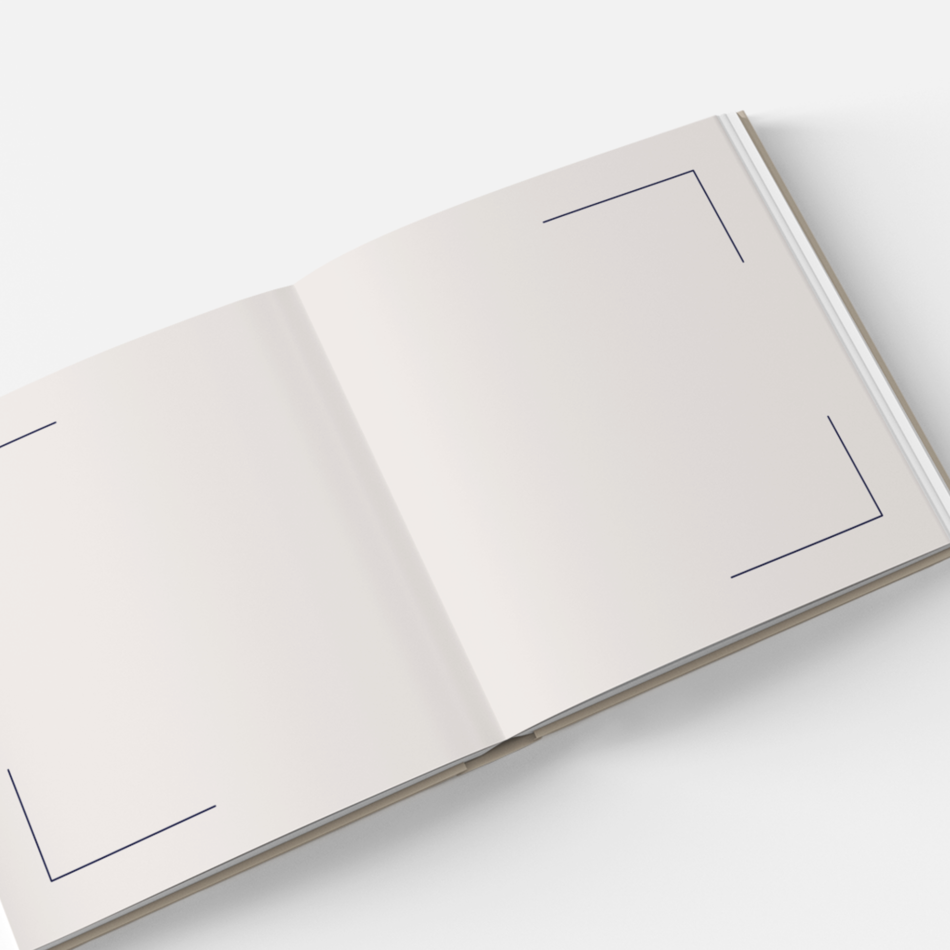 Innenseiten mit Fragen, Ankreuzfeldern & Platz für Fotos – ideal zum Ausfüllen während der Silvesterparty.