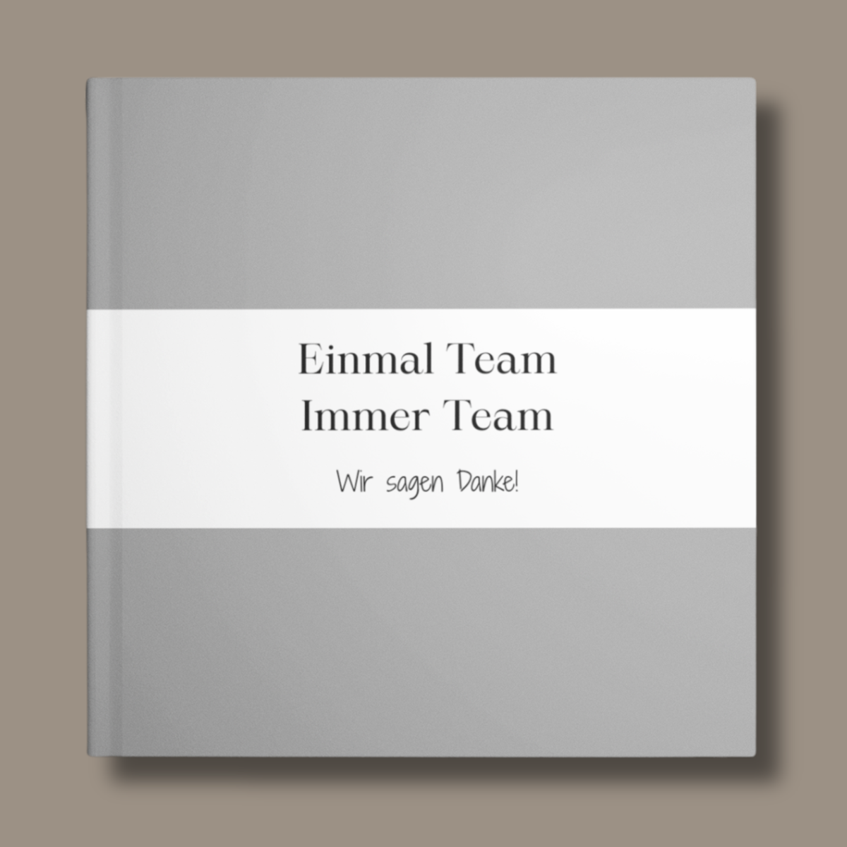 Abschiedsbuch für Trainer und Trainerinnen mit grau-weißem Cover und Aufschrift „Einmal Team, immer Team – Wir sagen Danke“