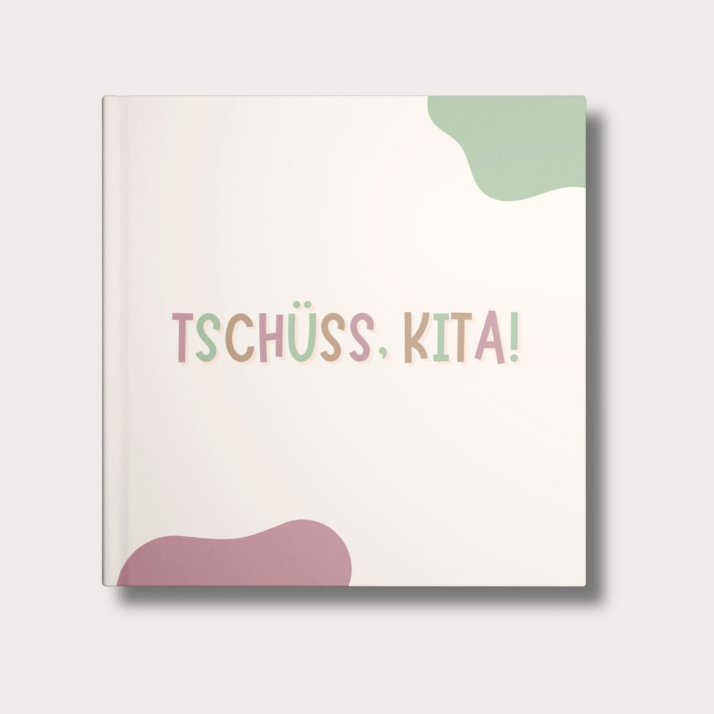 „Tschüss, Kita!“ Abschiedsbuch mit bunten Illustrationen, Platz für Fotos und Einträge. Das Buch bietet eine Doppelseite zum Ausfüllen und eine für ein Foto. Ideal als persönliches Geschenk für Erzieher:innen oder als Erinnerung für das eigene Kind, mit der Möglichkeit zur Personalisierung.