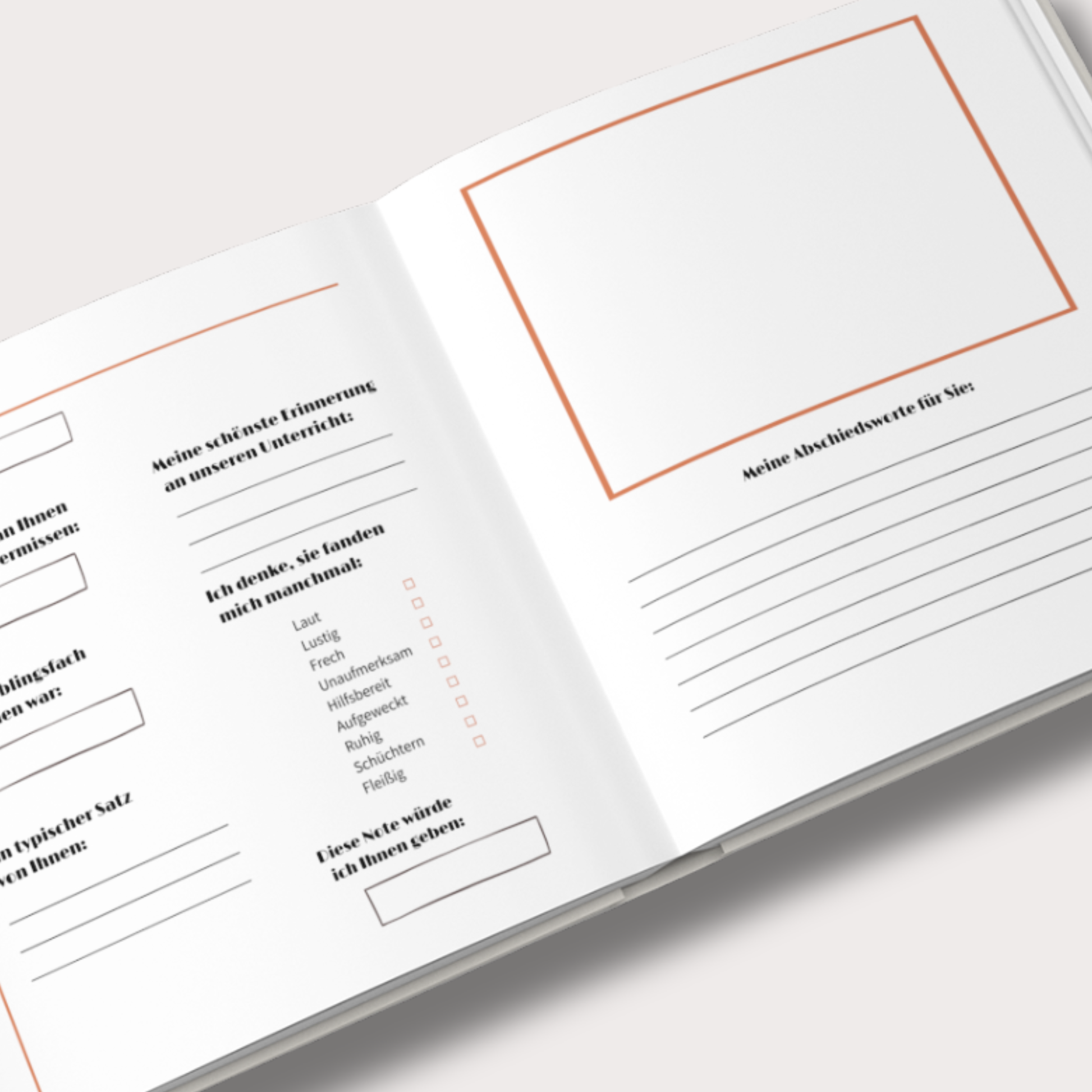 Minimalistisch gestaltete Innenseiten eines Lehrer-Abschiedsbuchs mit Fragen und Platz für Erinnerungen, Fotos und persönliche Einträge der Schüler.