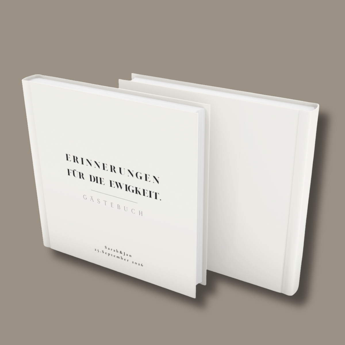 Hochzeitsgästebuch Aveline als Hardcover, mit personalisierter Vorderseite und schlichter cremeweißer Rückseite in schräger Ansicht.