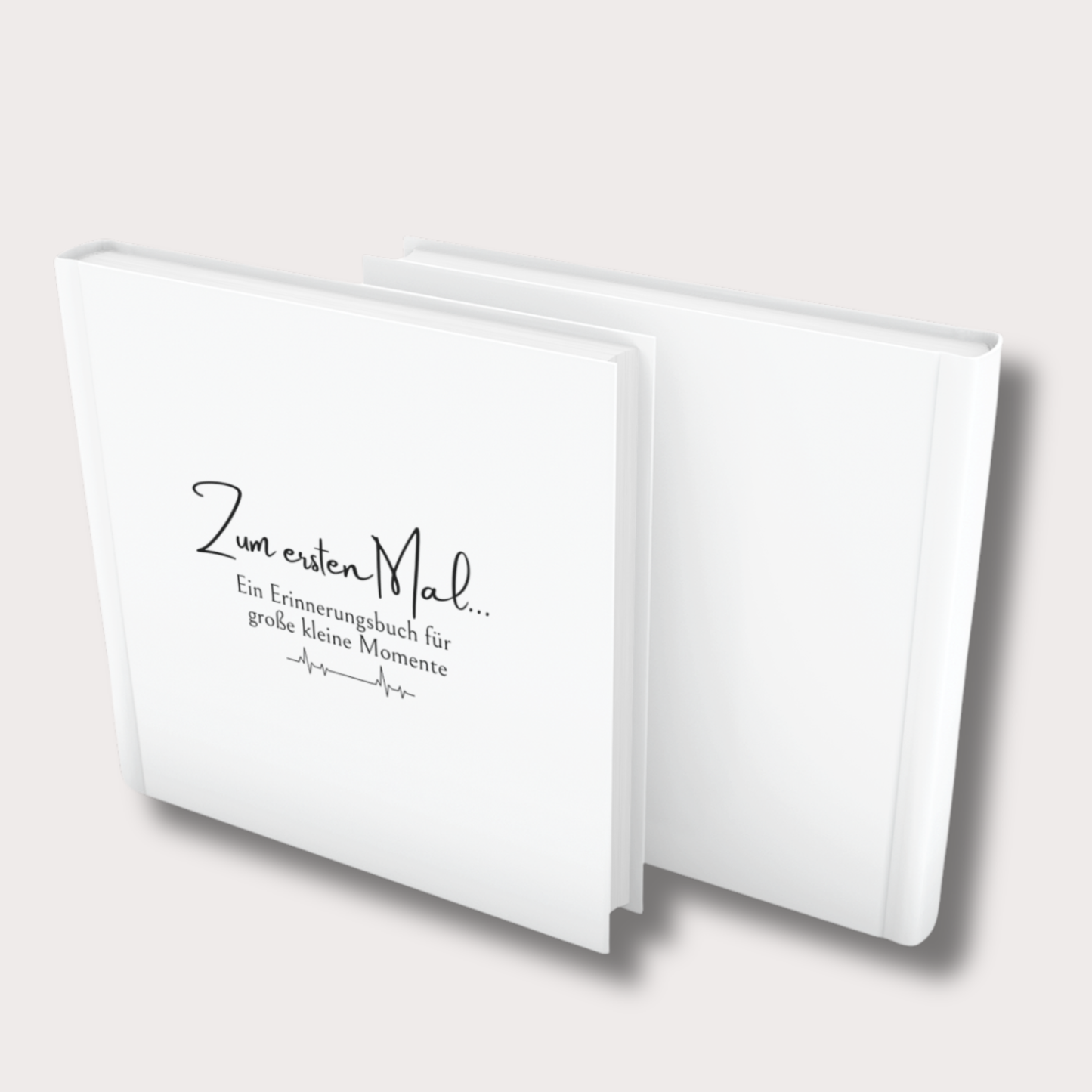 Minimalistisches Babyalbum zum Ausfüllen für das erste Jahr, weißes Hardcover mit ruhigem Design und dem Titel „Zum ersten Mal … – Ein Erinnerungsbuch für große kleine Momente“