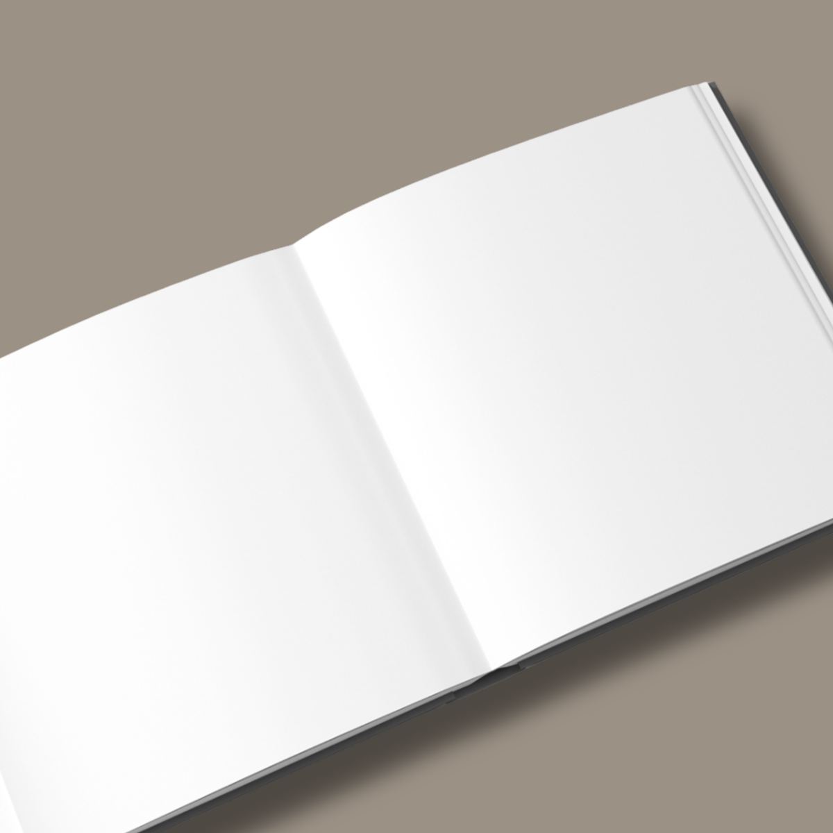 Aufgeschlagenes „Letters to the Bride“-Buch mit leeren Seiten für persönliche Briefe, Wünsche und Erinnerungen an die Braut