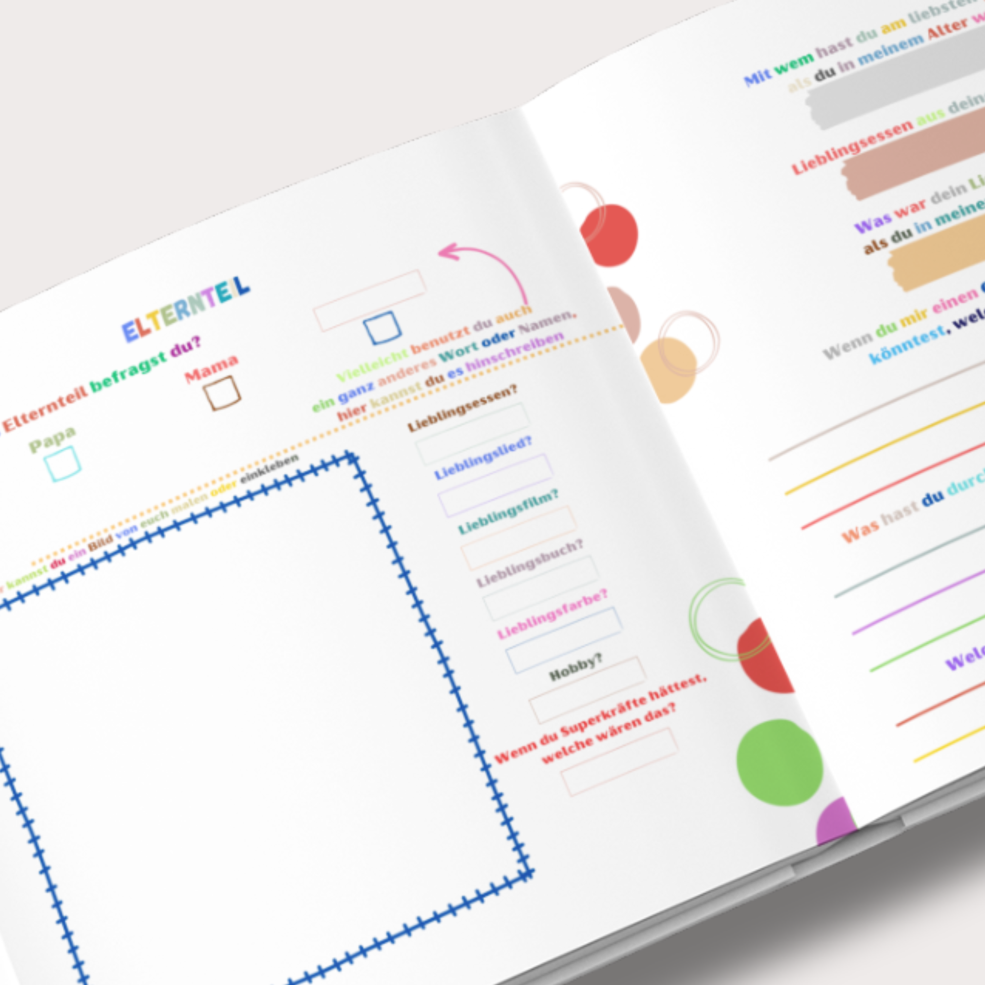 Familienbuch für Kinder mit offenen Seiten für Elternteile und wichtige Bezugspersonen