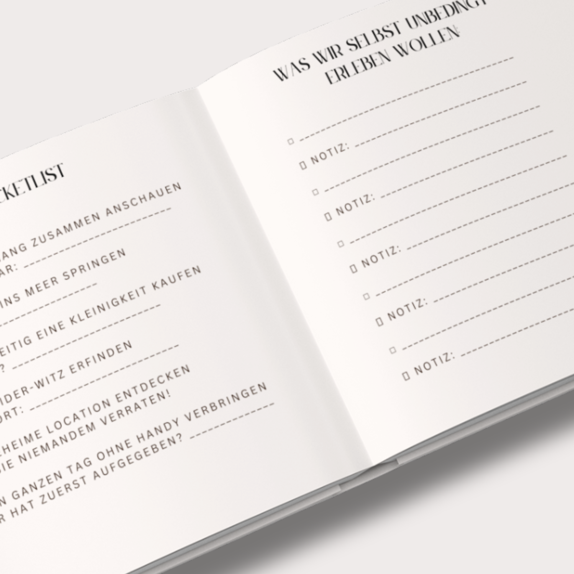 Aufgeschlagenes Hochzeitsreise Tagebuch mit Reisetagen, Fragen und Platz für Erinnerungen