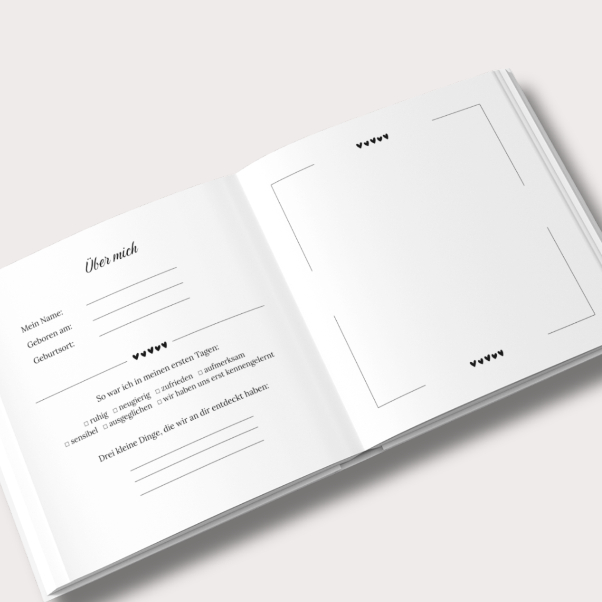 Innenseiten des Taufbuchs mit Platz für Fotos und Texte der Paten auf hochwertigem 170g Recyclingpapier.