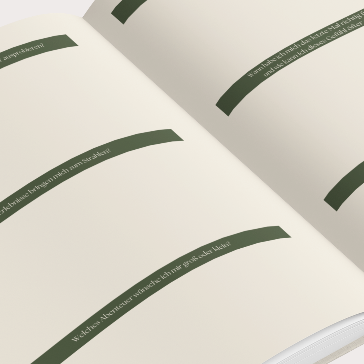 Geführtes Vision Journal 2027 Mira mit Reflexionsfragen und viel Freiraum zum Schreiben und Festhalten eigener Gedanken.